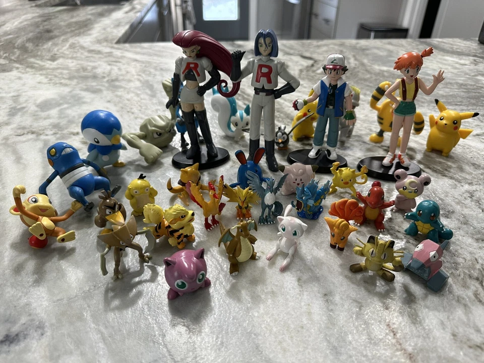 LOTE DE FIGURAS POKEMON TOMY VINTAGE y más - 36 figuras/juguetes Foto 1 de 4