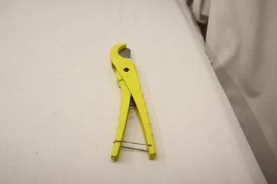 APOLLO SPRING LOADED PVC CUTTER - Image 1 of 4