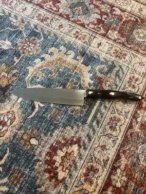 Cuchillo de chef Cutco Classic 1728 Petite hoja ancha mango negro Foto 1 de 2