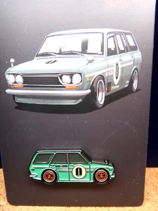 Distintivo spilla fede Datsun 510 carro auto 40x16mm DA COLLEZIONE - Foto 1 di 4
