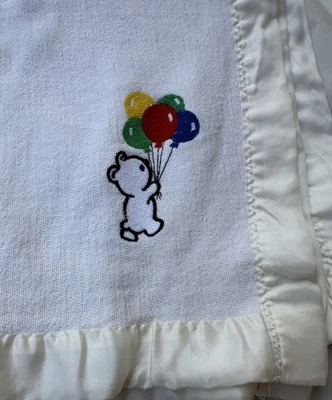 VTG Carter’s White Baby Blanket Satin Trim Bear & Balloons 36x50 1990s Crib - Image 1 of 4