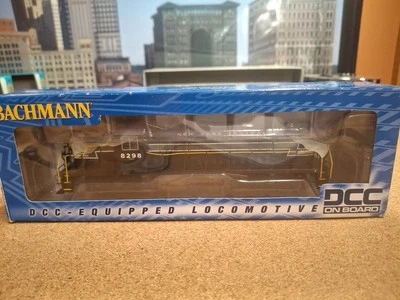 Bachmann HO ALCO RS3 New York Central #8298 Black w/Lightning Stripe DCC - Image 1 of 4