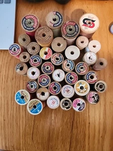 Vintage Lot of 28 THREAD Wooden Spools Sewing Crafts: Coats&Clark, Star,Belding - Picture 1 of 10