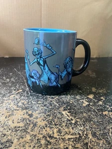 Taza de café grande de cerámica de 20 oz Haunted Mansion Hitchhiking Ghosts de Disney - Imagen 1 de 3