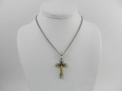 Collar Colgante Crucifijo Acento Diamante Macy's en Acero Inoxidable Foto 1 de 4