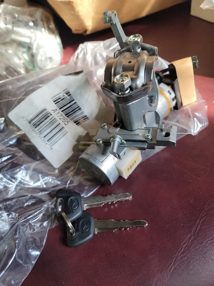 New Genuine Mazda 626 1993-94 2001-02 ignition switch - Image 1 of 1