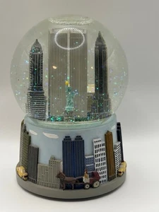 New York Twin Towers Snow Globe Pre 9/11 w/music - San Francisco Music Company - Picture 1 of 4
