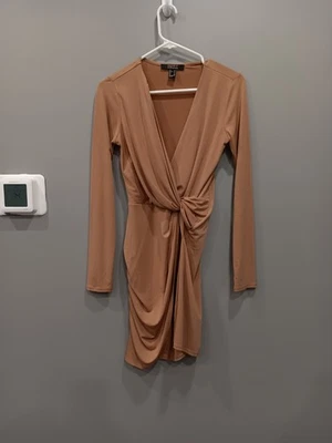 Vestido marrón contemporáneo Forever 21 talla mediana Foto 1 de 4