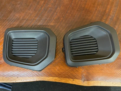 2016-23 OEM Toyota Tacoma Fog Light Cover Set (2) Foto 1 de 3