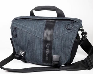 Tenba DNA 8 Messenger Bag Padded Camera/Camcorder Shoulder Bag - Picture 1 of 6