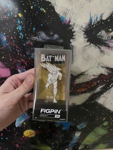 Esclusiva spilla FiGPiN Batman classica oro e bianco (830) - LE 500 spedizione gratuita - Foto 1 di 4