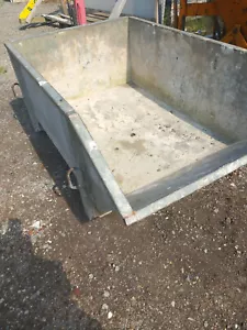 Kran Schutt Mulde von der Firma BAUMANN Kran Baustelle entsorgen - Bild 1 von 5