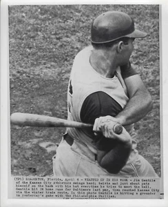 Original AP Type 3 1964 Jim Gentile Kansas City Athletics 8x10 Press Wire Photo - Picture 1 of 2