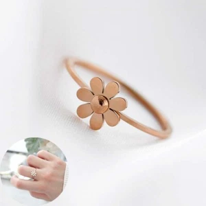 Precioso anillo de flores de acero inoxidable de 7 pétalos para mujer joyería chica - Imagen 1 de 9