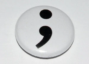 SEMI-COLON 25MM / 1 INCH BUTTON BADGE GRAMMAR PUNCTUATION - Picture 1 of 2