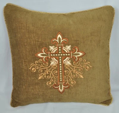 Almohada bordada dorada y oxidada marrón con cordón cruzado hecha con tela de felpa marrón 16" Foto 1 de 3