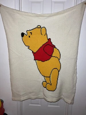 Manta bebé ganchillo hecha a mano Winnie The Pooh de colección unisex aberturas para colgar Foto 1 de 3