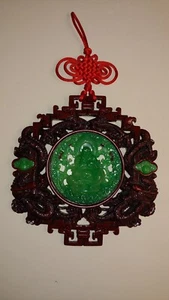 Resina cinese finta giada felice Buddha appeso a parete verde drago nappa rossa 6 A - Foto 1 di 4