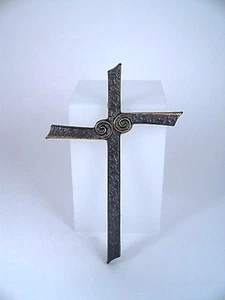 BRONZE KREUZ mit Spiraldekor 14,5 x 9,5 cm handgefertigt neu. Kreuze Bronzekreuz - Bild 1 von 1