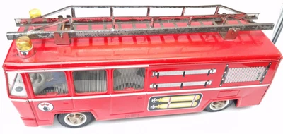 Camion pompier berliet électrique Joustra jouet ancien en tôle en très bel état - Photo 1/4