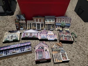 Enorme lotto di Gail e Bill Duke Galleria Scaffale Sitters Case Villaggio Fatto a Mano - Foto 1 di 5