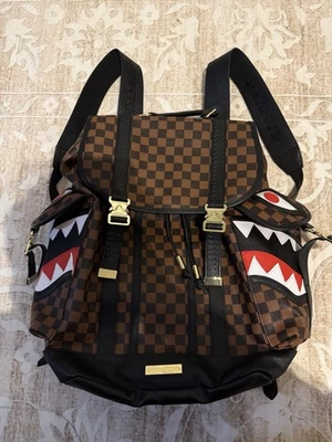 Mochila Sprayground Sawtooth Monte Carlo🔥Nueva Bolsa Escolar a Cuadros Negra Foto 1 de 4