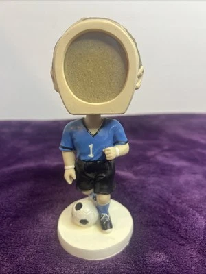 Marco de fotos de jugador de fútbol cabeza bobble estatua deportiva insertar cabeza foto 6,5" Foto 1 de 3