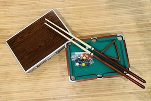 Vintage Brookstone Mini Billardtisch Spiel in Tragetasche Made in 2000 - Bild 1 von 9