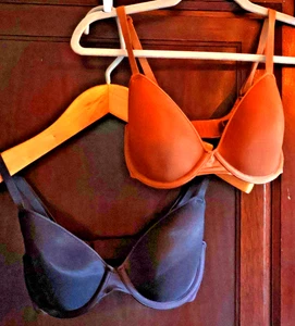 SET 2 SKIMS adatti a tutti reggiseni t-shirt sfoderati neri e carmelo taglia 32DD - Foto 1 di 4