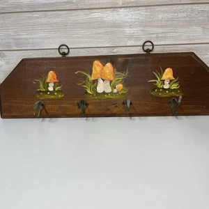 Pilze 70er Jahre handgefertigt Volkskunst Holz Wandrelief mit 4 Haken Landhaus Oma - Bild 1 von 9