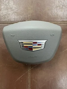 Airbag para rueda del conductor Cadillac XT5 2017-2023 gris titanio OEM 84090546 - Imagen 1 de 3