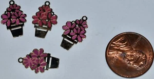VINTAGE 4 TINY CUTE GOLD METAL FLOWER POT FLORAL PENDANT BEADS FLOWER PINK - Picture 1 of 2