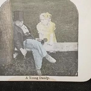 Stereoview Cappello Ragazzo In Top E Ragazza Un Giovane Dandy Colorato - Foto 1 di 4