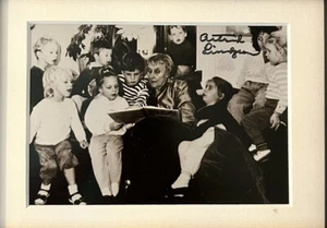 Astrid Lindgren (Pippi Langstrumpf, u.a.) Autogramm auf Foto mit COA - Bild 1 von 1