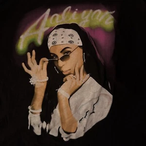Aaliyah Grafik Airbrush Stil T-Shirt Herren Größe Large Brandneu Offiziell - Bild 1 von 4