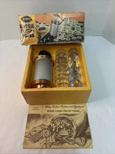 Vintage Mirro Cookie Press Pastry Aluminum 12 Discs 3  Tips & Cake Decorator - Picture 1 of 8