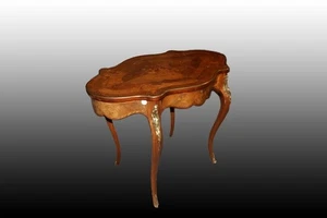 Tavolo da centro francese del 1800 stile Luigi XV riccamente rifinito con bronzi - Foto 1 di 4