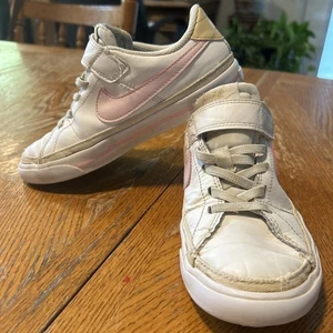 Girls Nike Court Borough Low Athletic Shoes Pink White 13C Slip On Sneakers - Picture 1 of 5