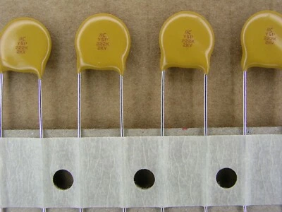 S01069 (Lote de 8 Piezas) 2200 pf 2000 voltios 2KV 10% Y5P Condensador Cerámico Plomo Foto 1 de 4