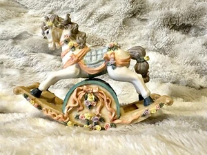 Statuetta vintage cavallo a dondolo floreale in ceramica - Foto 1 di 5