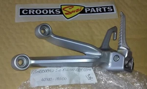 NUEVO DE LOTE ANTIGUO 43700-18G00 GSX-R1000 2003/04 K3/K4 Suzuki pillón de mano izquierda reposapiés asily. - Imagen 1 de 12