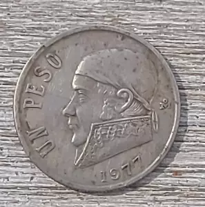 1977 Circulated MEXICO UN PESO Coin  - Picture 1 of 2