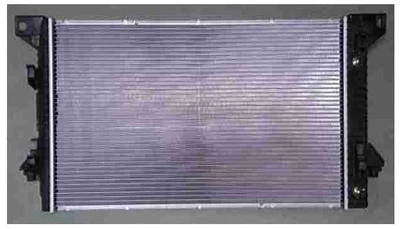 Conjunto de radiador TYC 13226 para Ford F150 3,5/3,7/5,0 L transmisión automática modelos 2011-2014 Foto 1 de 2