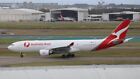 A330-200P2f Qantas Marchandise Rég : Vh-Ebf Avec Support - Jc Wings Jc20445