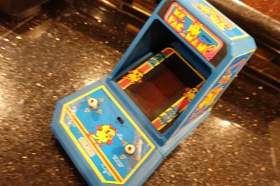 MS PAC MAN Vintage Electrónico Portátil Mesa Arcade Videojuego Piezas Foto 1 de 4