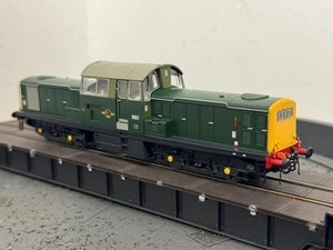 Heljan OO Gauge 1713 BR Green & Yellow Panel Class 17 Clayton No.8601 - Boxed - Picture 1 of 3