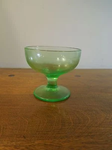 Antike Depression Haselnuss Atlas Grün Ovide New Century Vaseline Glas Sherbet - Bild 1 von 6