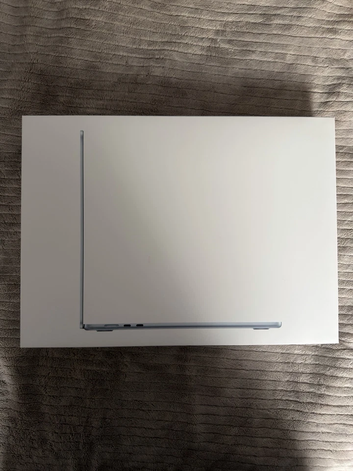 Apple MacBook Air 2025 13.6 Inch Laptop M4 256GB 16GB Sky Blue MC6T4B/A