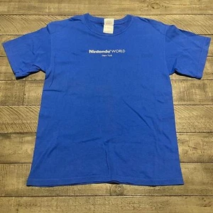 Y2K Nintendo World New York Blau Gr. Medium Shirt Mario Aufkleber auf Rückseite - Bild 1 von 5