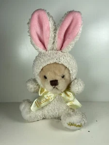 HARRODS BRAUN SITZENDER PLÜSCHTEDDYBÄR 8,5 ZOLL IN EINEM WEISSEN HASENANZUG OSTERN WEICHES SPIELZEUG - Bild 1 von 7